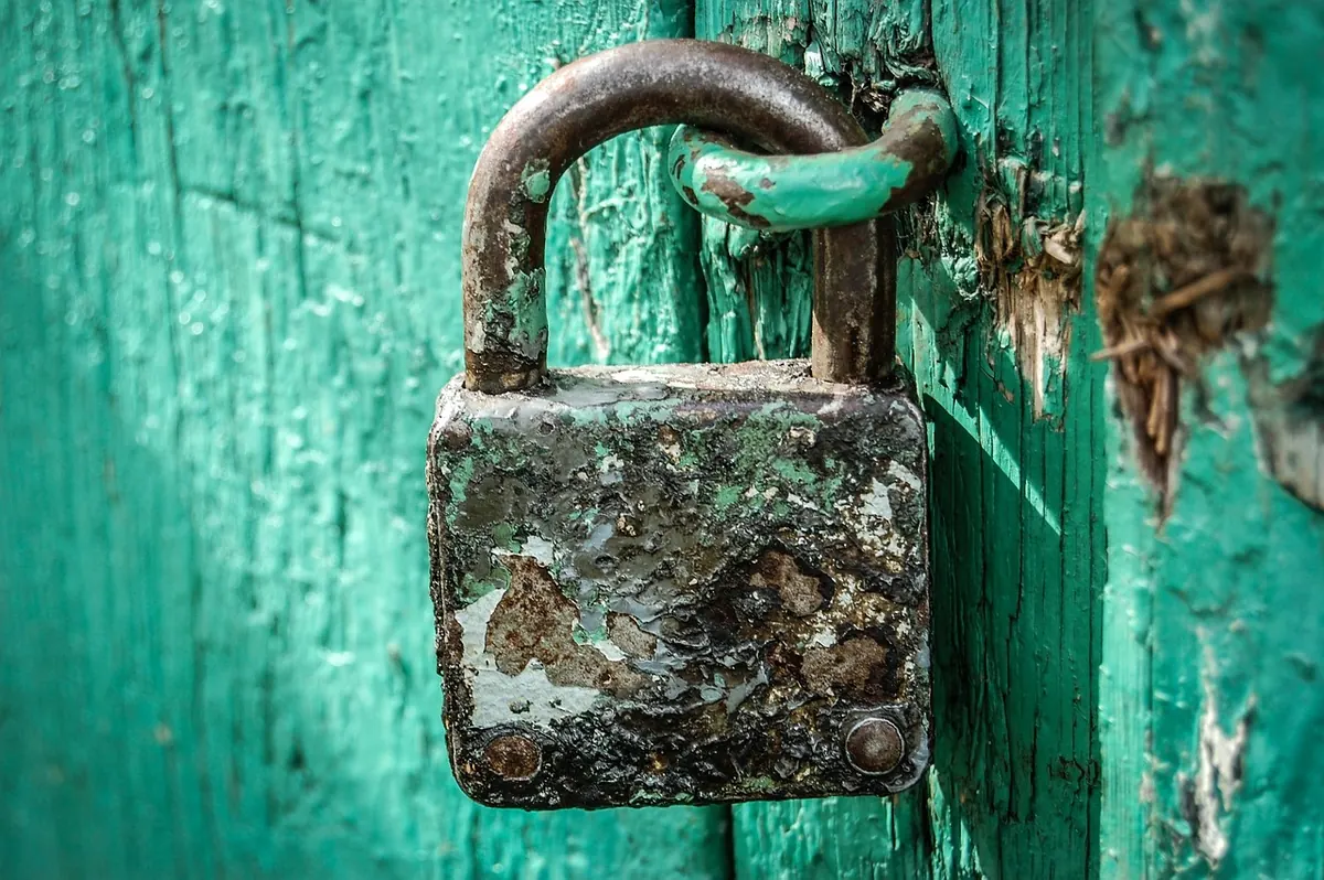 Physical Security Audit Checklist for Data Center Cabinets and Cages